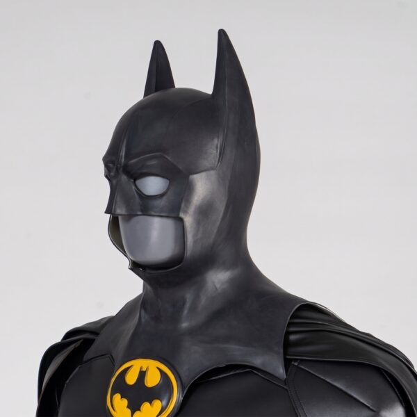 4194081c7a00dced09a75c70fbe7d37cef4d79e91086fa6cad39a068d7bfc253.jpeg Michael Keaton Bruce Wayne Cosplay Costume 2023 Barry Allen Cosplay